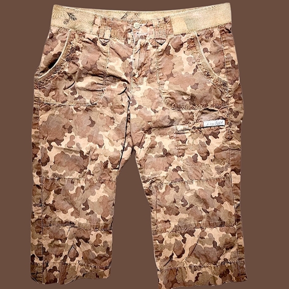 EUC Lucky Brand Camo Cargo Capri Pants - Picture 1 of 7